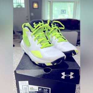 Under Armour Basketball Sneakers Size 6Y